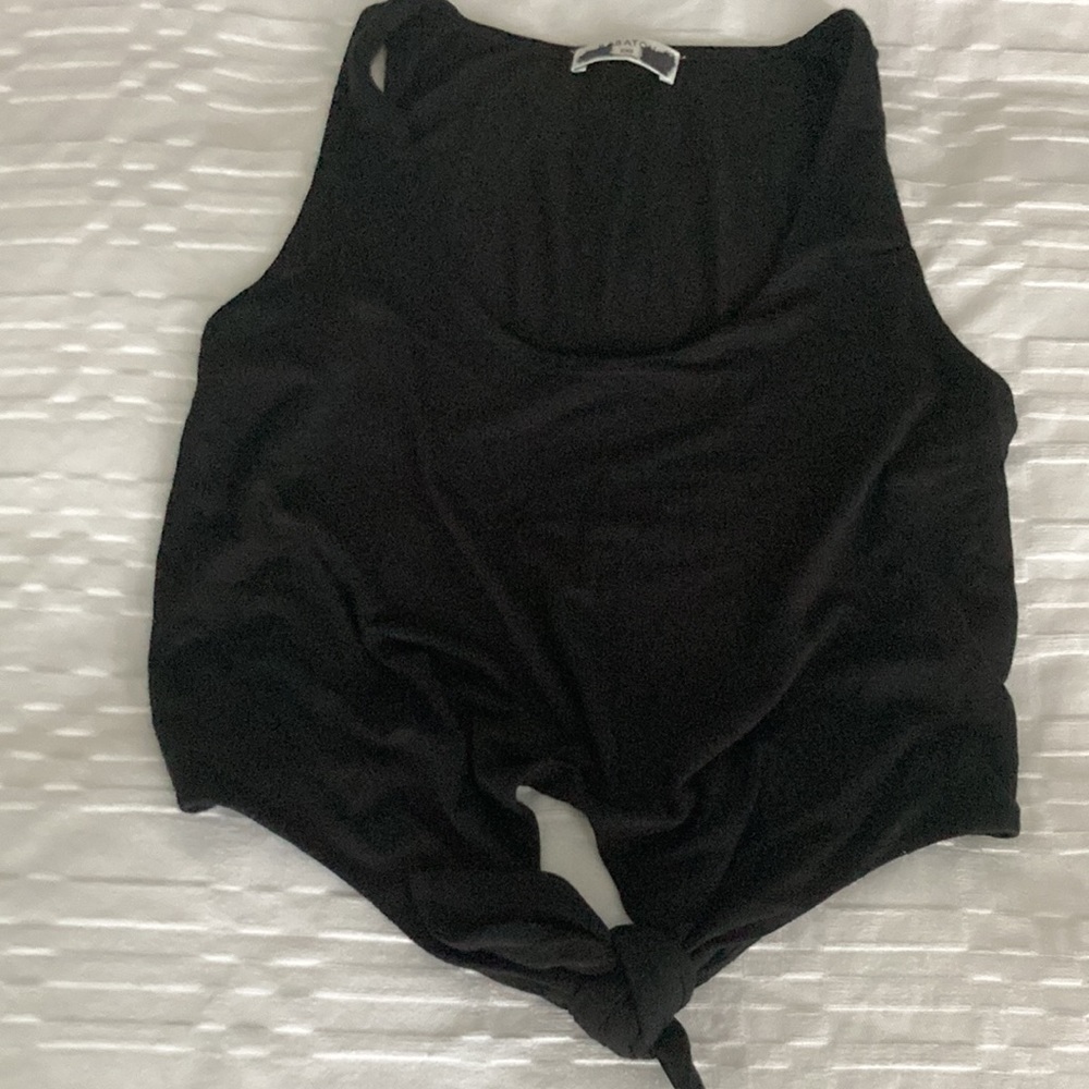 Flattering black tank top with front tie (Babaton)